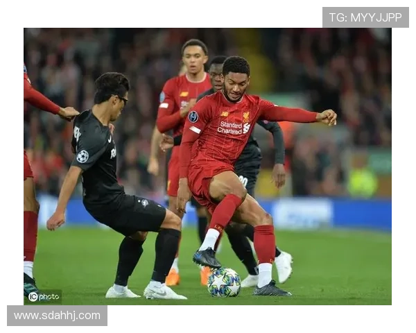 库杜斯持球推进撕裂防线解析