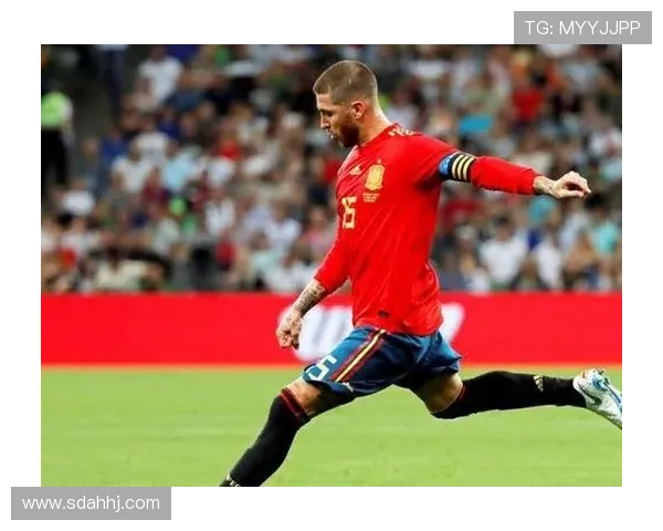 拉莫斯从右后卫到顶级中卫的转型轨迹分析