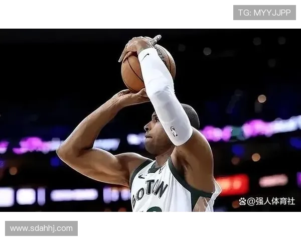 怀特利用无球掩护制造得分爆发，关键时刻效率远超以往赛季